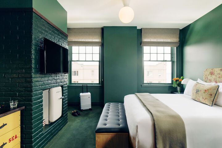 Room 48 of 59