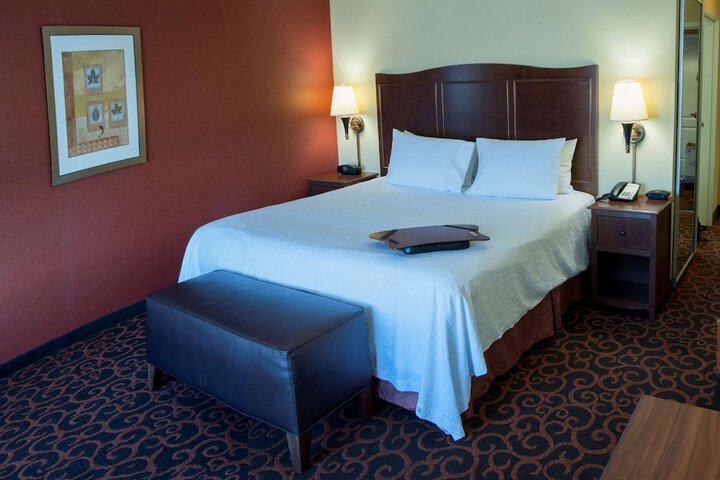 Hampton Inn & Suites Watertown