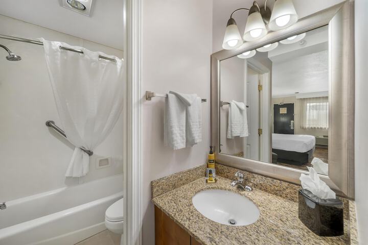 Best Western Plus Northwoods Inn