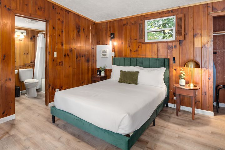 CedarWood Inn