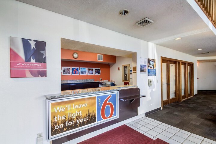 Motel 6 Saukville WI