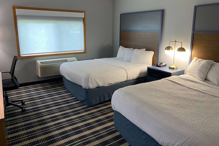 Room 32 of 49