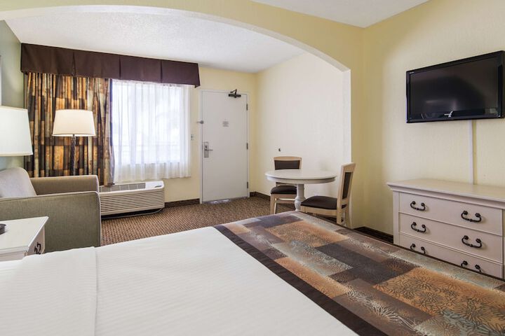 Room 17 of 24