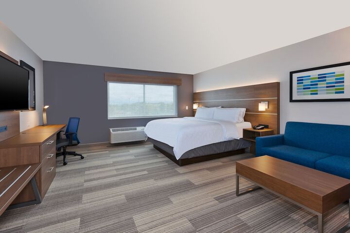 Holiday Inn Express & Suites Eau Claire West I-94 by IHG