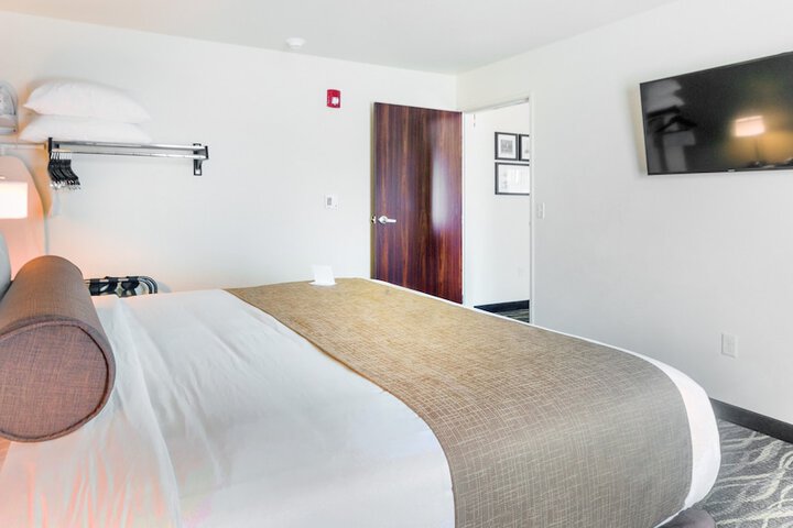 Cobblestone Hotel and Suites Janesville