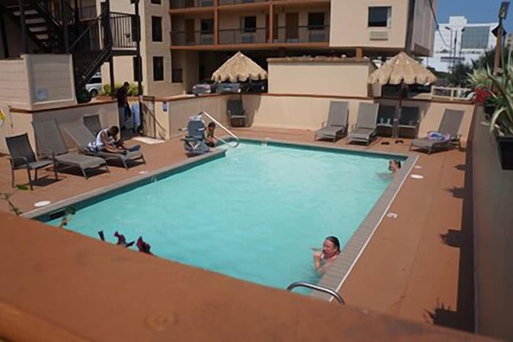 Pool 4 of 28