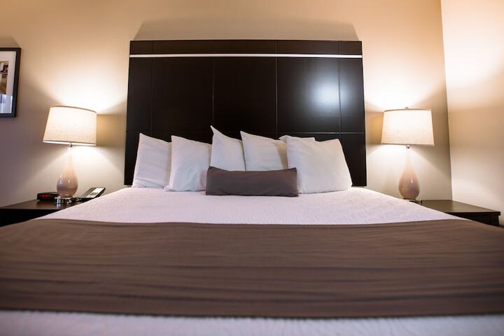 Ten Pin Inn & Suites