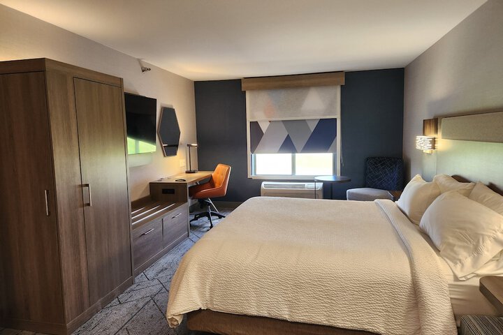 Room 16 of 38