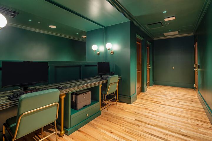 Business Center 31 of 32