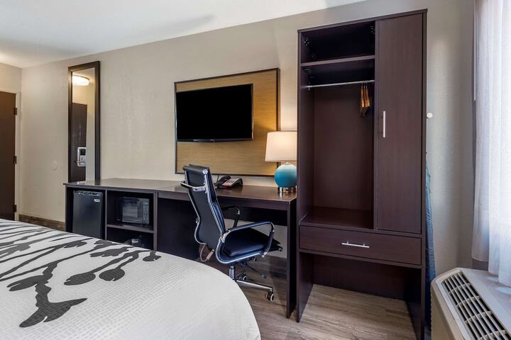 Room 19 of 33