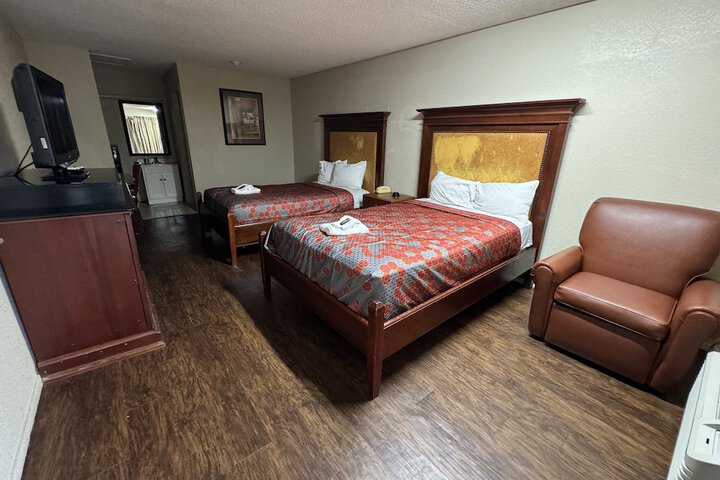 Room 11 of 17