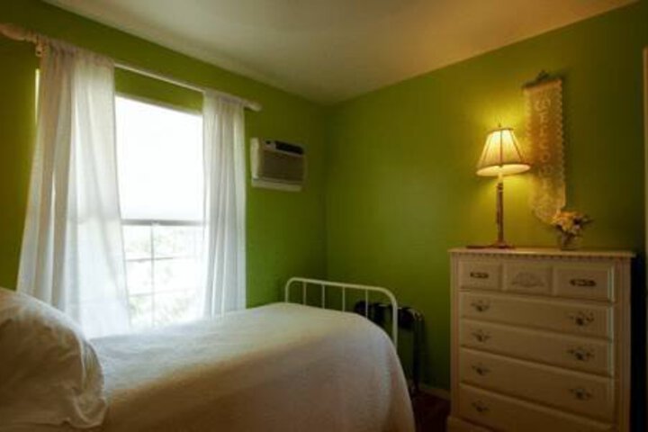 PENNYS PLACE INN PARADISE