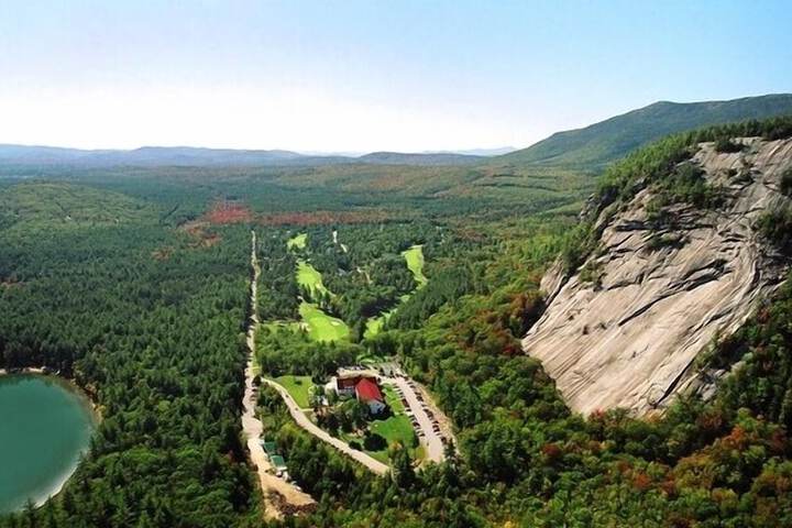 The White Mountain Hotel & Resort