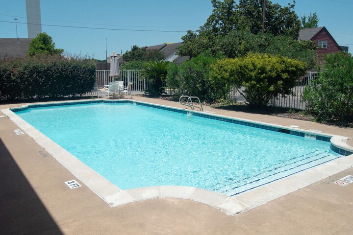 Pool 3 of 9