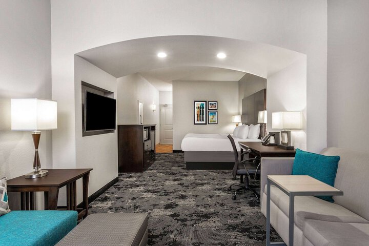 Room 9 of 30