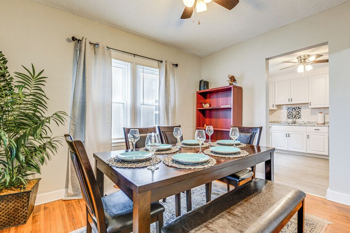 6 Mi to Dtwn Attractions: Buffalo Apartment!