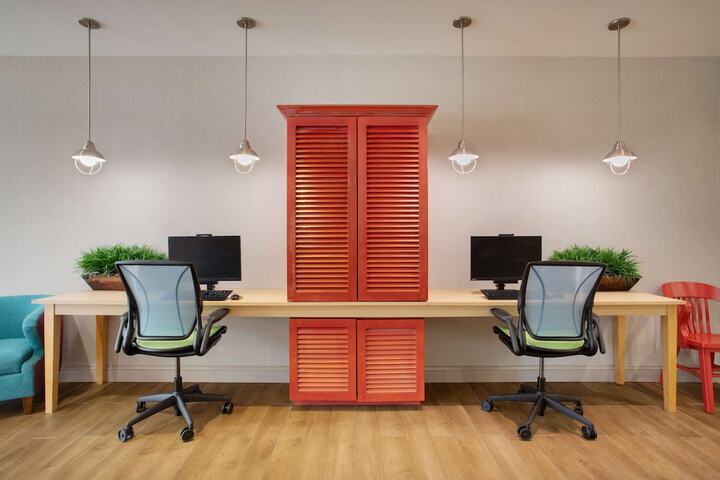 Business Center 33 of 33