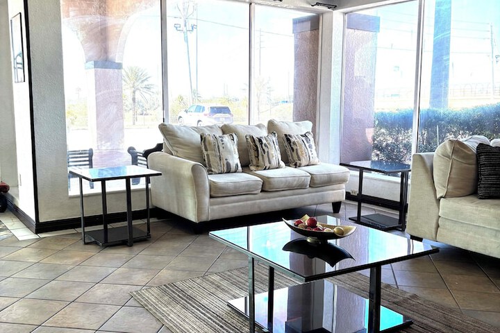 Ramada by Wyndham Davenport Orlando South