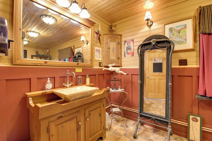 Handcrafted Log Cabin in Candor: Group Getaway!