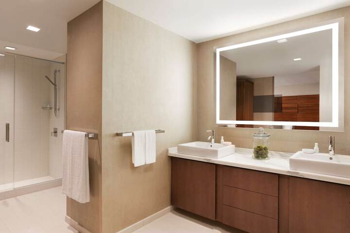 Room 45 of 124