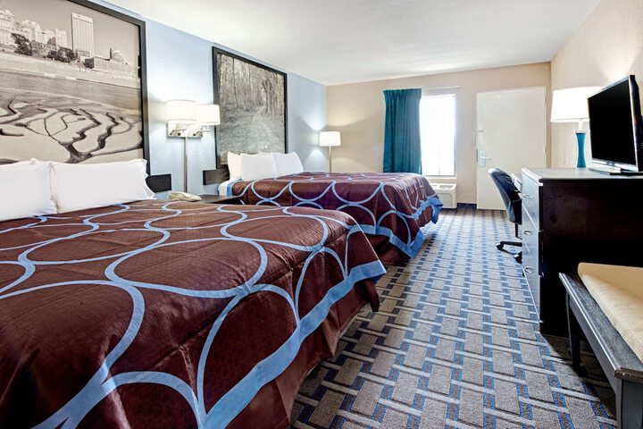 Room 10 of 14