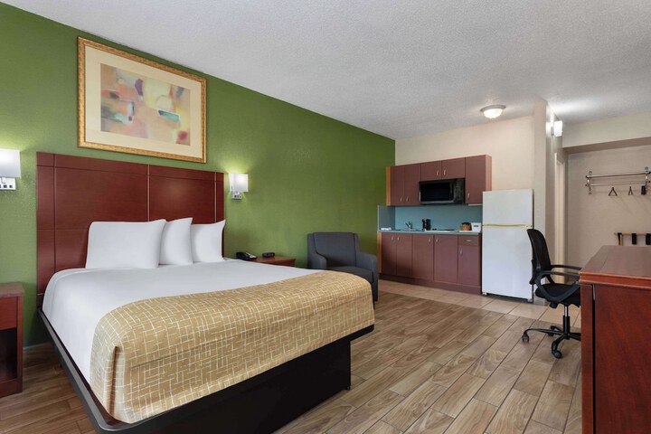 Travelodge Suites by Wyndham Lake Okeechobee