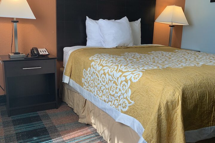 Room 7 of 24