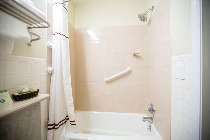 Relax Inn & Suites