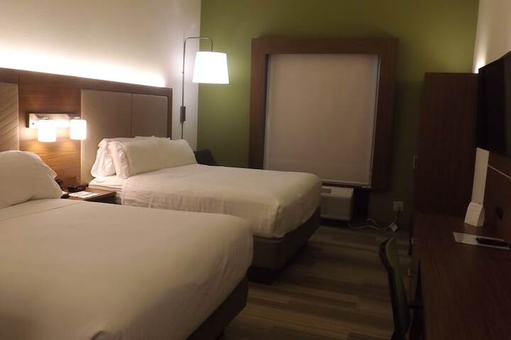 Room 25 of 47