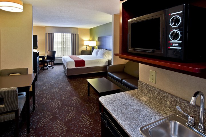 Room 27 of 65