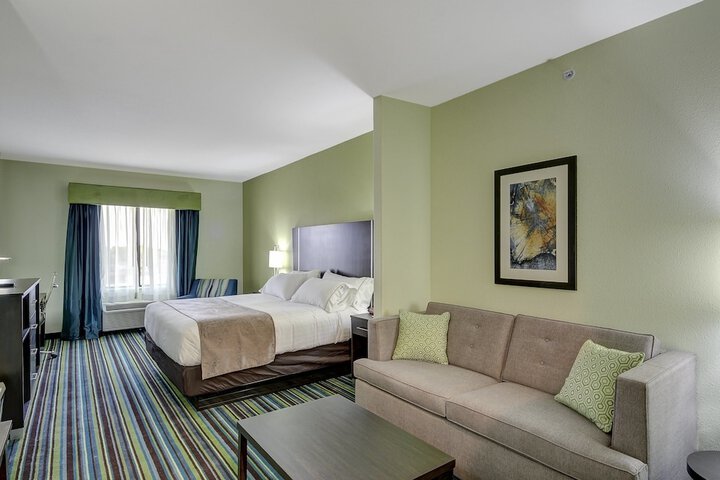 Room 11 of 32