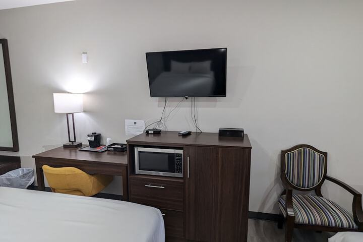 Room 6 of 12
