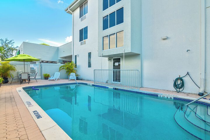 Pool 4 of 54