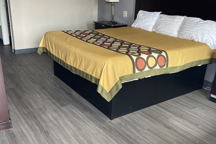 Room 7 of 11