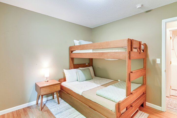 Campton Cottage w / Hot Tub Near Hiking + Climbing