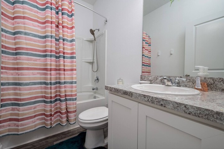Cozy Comfy Cool 3bed 2ba Brand New Home
