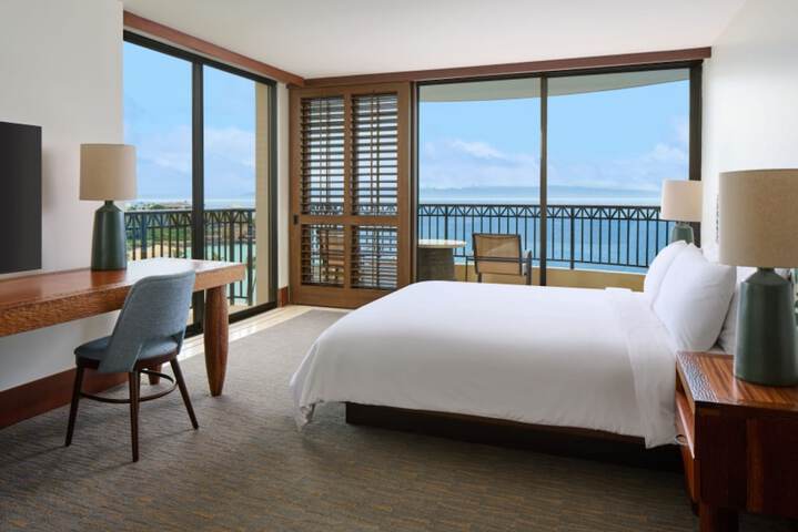 Royal Lahaina Resort & Bungalows