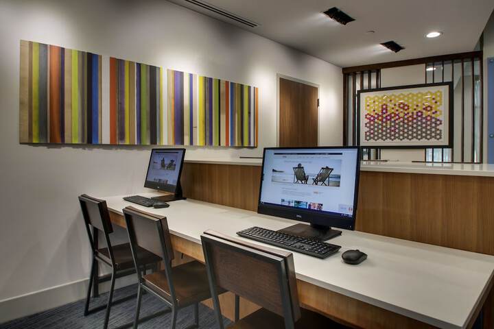 Business Center 31 of 31