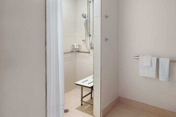 Room 42 of 166