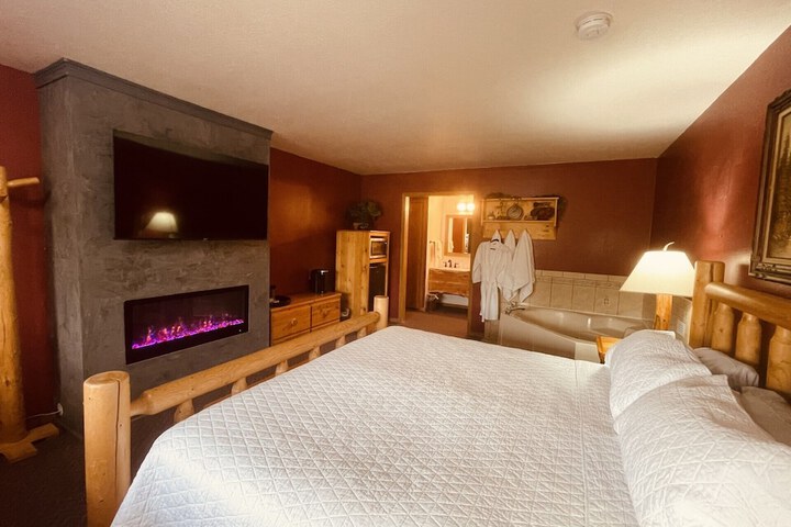 Room 10 of 28