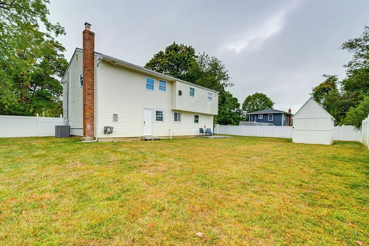 Bay Shore Vacation Rental w / Shared Yard!