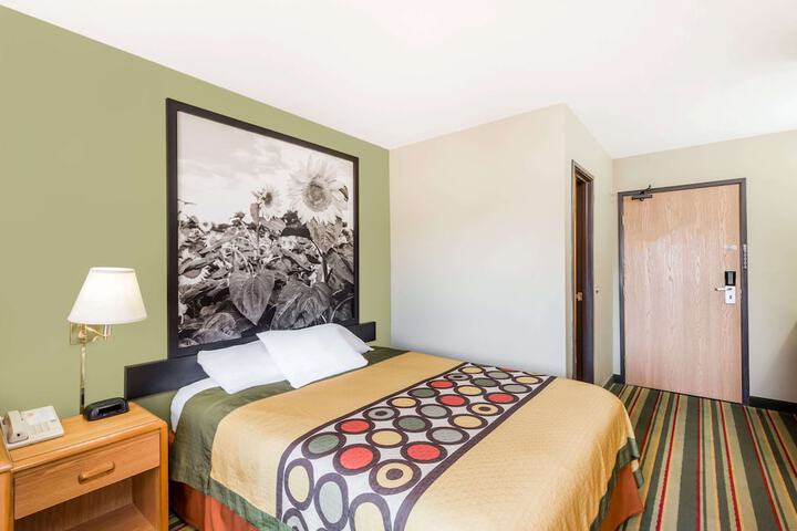 Room 14 of 16