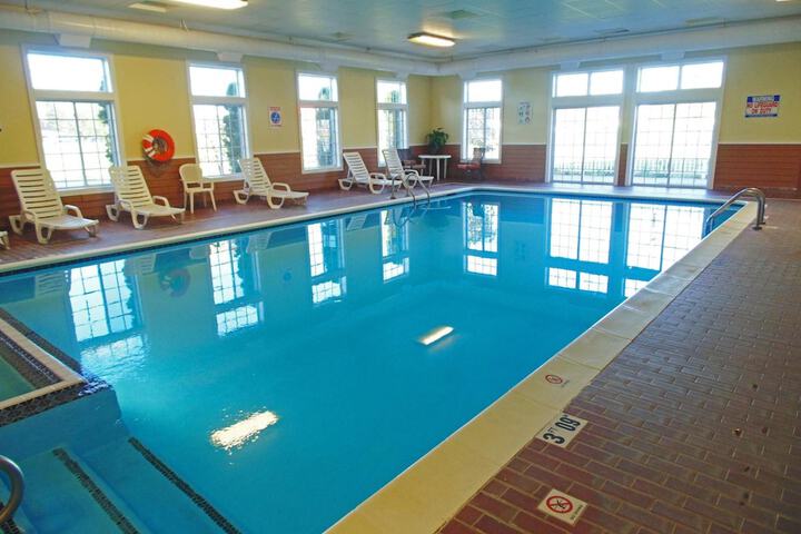 American Inn and Suites Houghton Lake