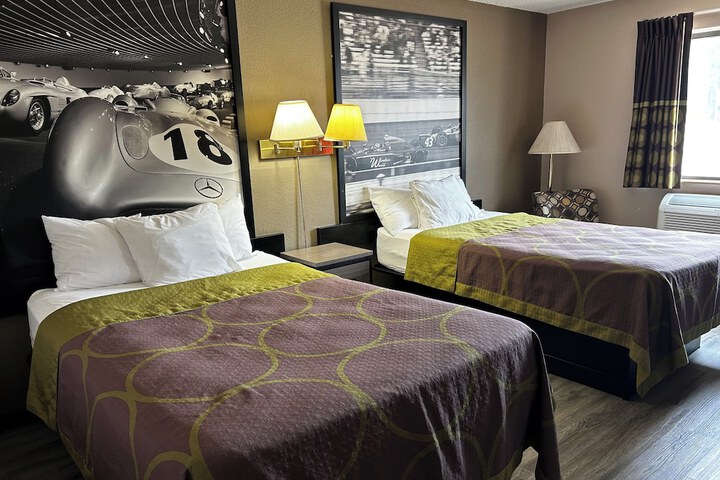Super 8 by Wyndham Knoxville