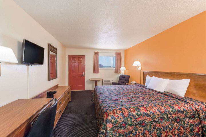 Room 13 of 35