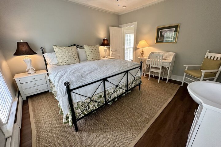 Room 5 of 17