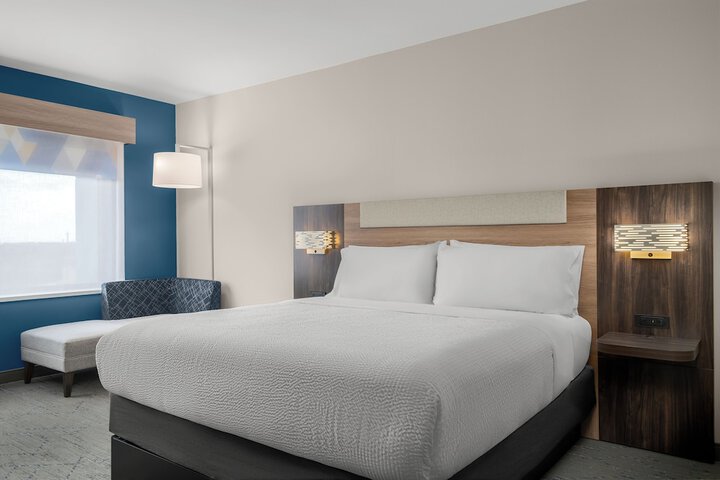 Holiday Inn Express & Suites DFW Airport Southwest - Euless