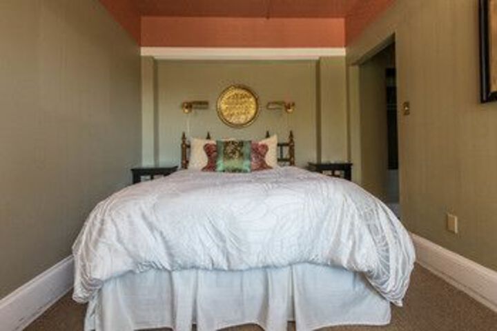 Oak Bay Guest House Bed & Breakfast