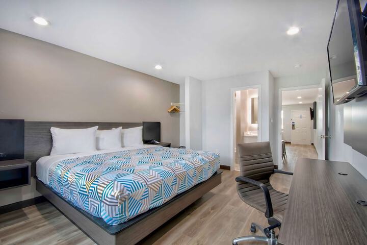 Room 10 of 26