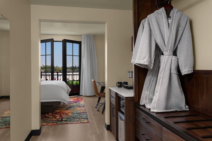 Room 21 of 32